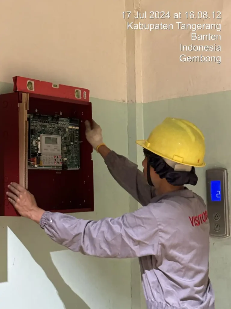 Proses pemasangan panel control fire alarm system (4)