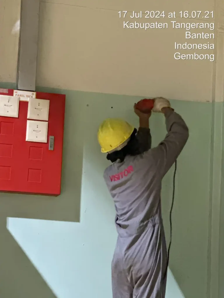 Proses pemasangan panel control fire alarm system (5)